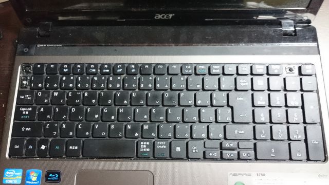 Acer Aspire 5750 のキーボード修理